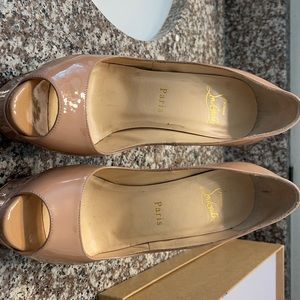 Louboutin lady peep patent calf , nude